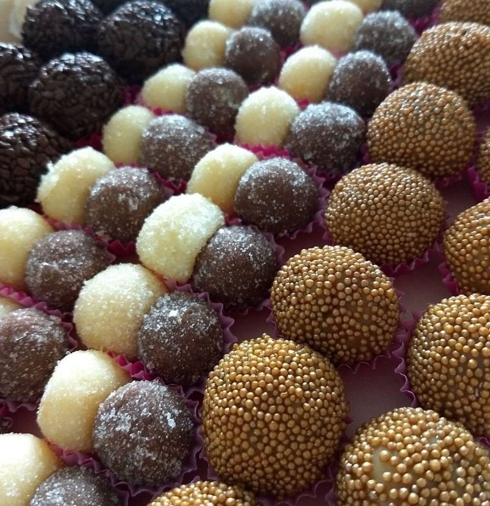 Brigadeiros e beijinhos sortidos
